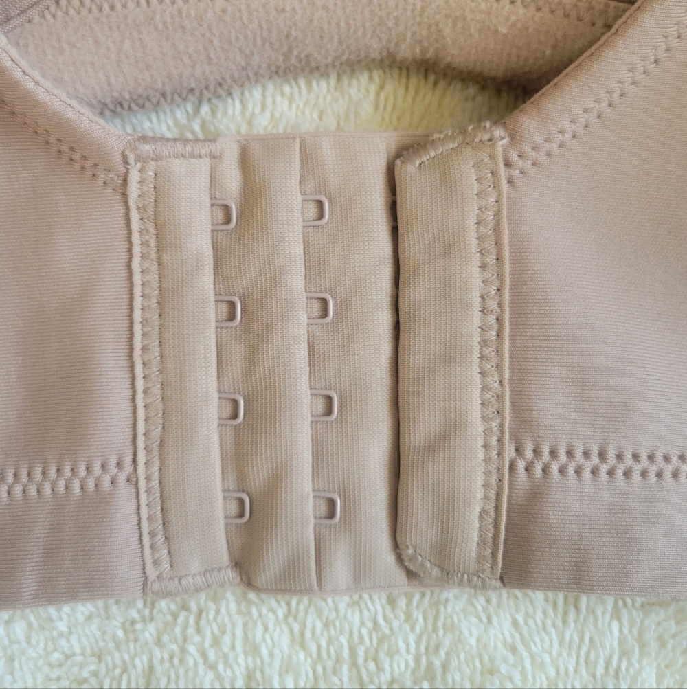 Vanity Fair Lace-Detail Wireless Bra in Nude - Picture 6 of 7